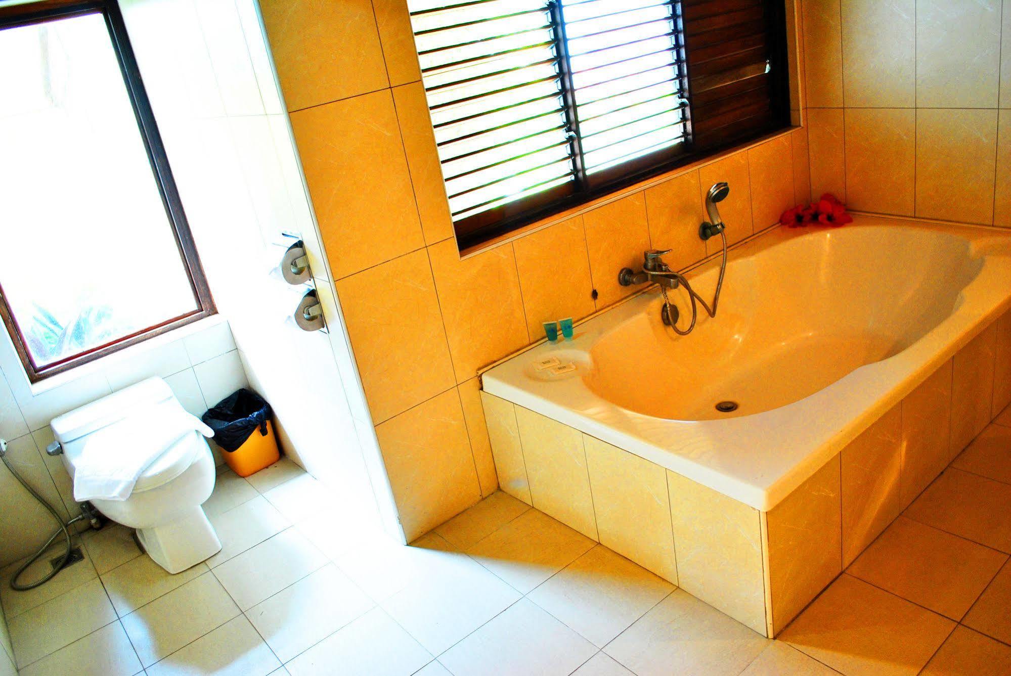Leyte Park Resort Hotel Tacloban Zewnętrze zdjęcie
