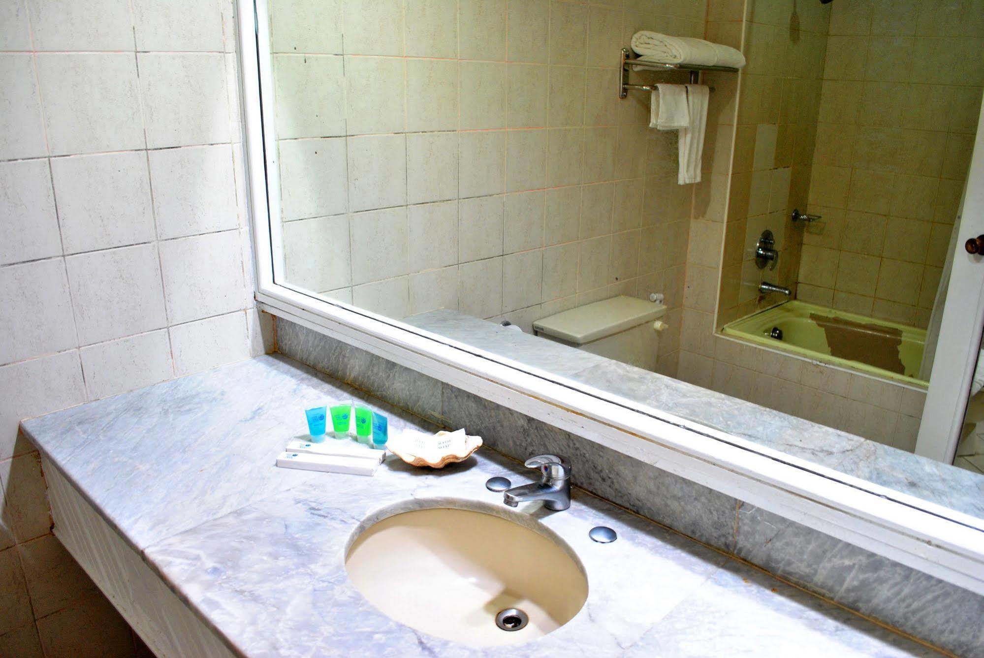 Leyte Park Resort Hotel Tacloban Zewnętrze zdjęcie
